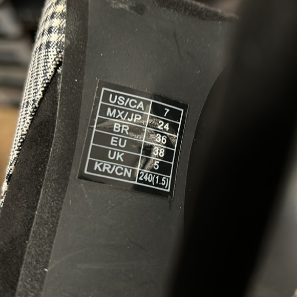 Booties high heels US7 - Picture 5 of 5